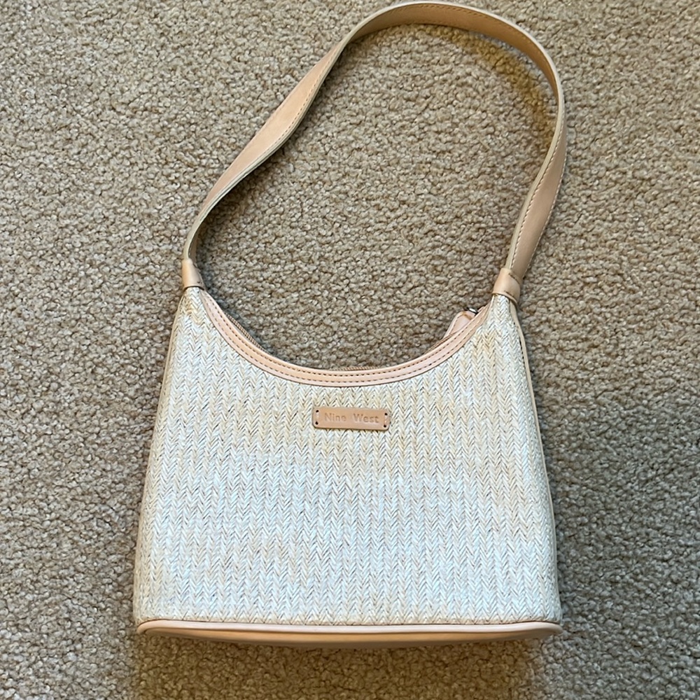 Nine West hobo style straw bag in excellent condition